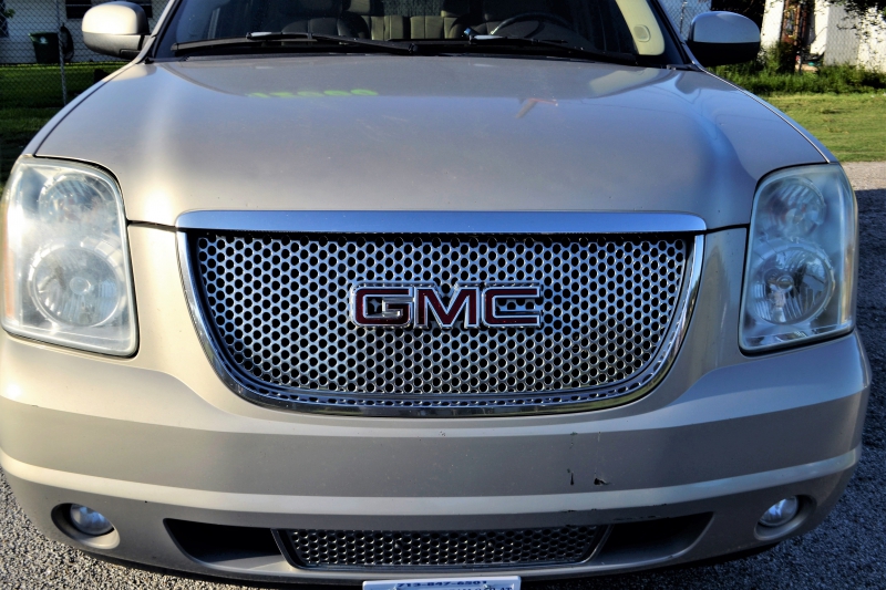 concession-VARAGES-min_gmc-yukon-truck-grill-2828425